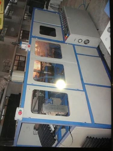 Vacuum forming machine by Om Sai Packaging